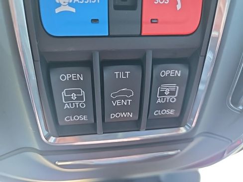 Used 2025 Jeep Grand Cherokee Summit AWD/4WD image 77