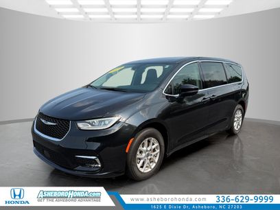 Used 2023 Chrysler Pacifica Touring-L