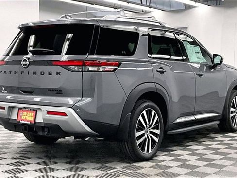 New 2025 Nissan Pathfinder Platinum image 16