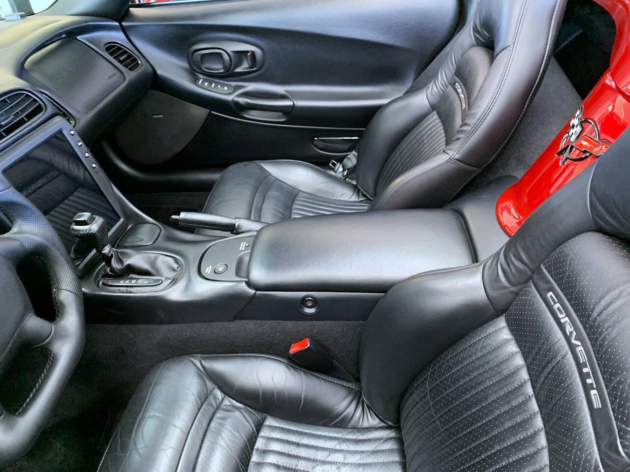 Used 2004 Chevrolet Corvette Convertible w/ Preferred Equipment Group RWD image 9