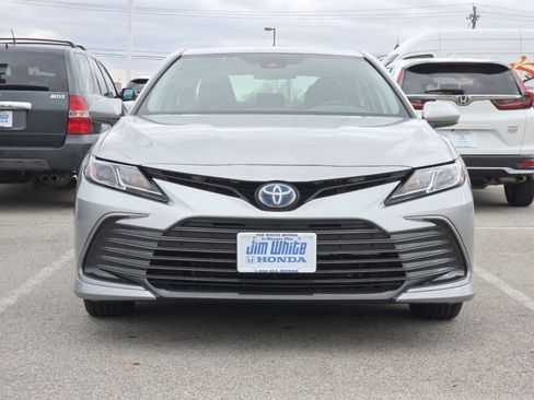 Used 2024 Toyota Camry LE image 3