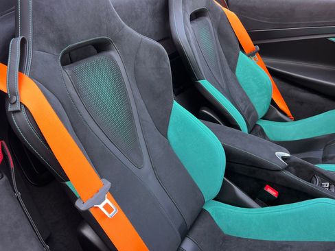 Used 2024 McLaren 750S Spider RWD image 23