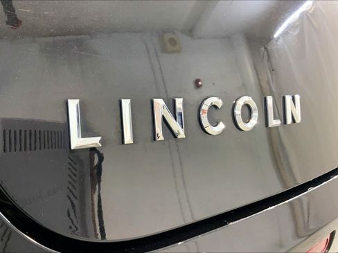Used 2019 Lincoln MKT AWD image 29