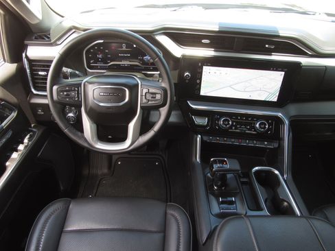 Used 2023 GMC Sierra 1500 Denali AWD/4WD image 16