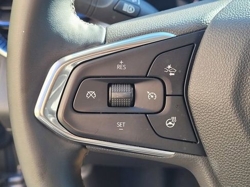 Used 2025 Chevrolet Trax LT w/ LT Convenience Package image 14