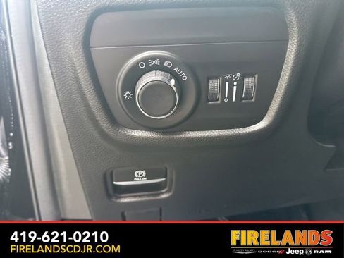 Used 2023 Jeep Grand Cherokee L Laredo image 25