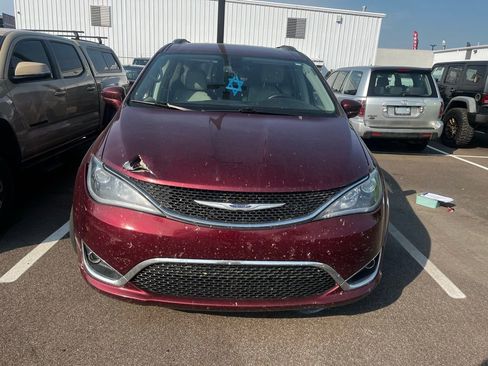 Used 2020 Chrysler Pacifica Touring-L image 7