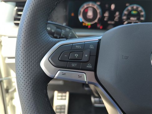 New 2026 Volkswagen Tiguan SE R-Line image 27