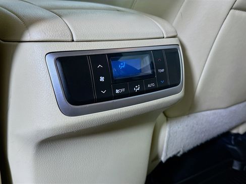 Used 2018 Toyota Highlander XLE image 28