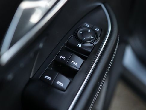 Used 2022 Buick Envision Essence w/ Sport Touring Package image 25