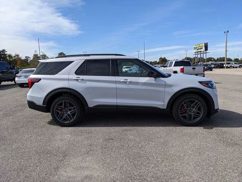 New 2026 Ford Explorer ST image 3