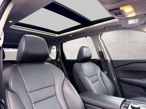 Used 2024 Nissan Rogue SL w/ SL Premium Package image 7