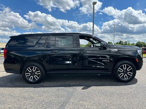 Used 2021 GMC Yukon XL AT4 w/ AT4 Premium Plus Package AWD/4WD image 18