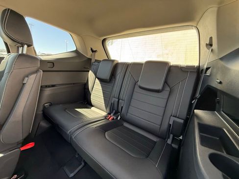 Used 2025 Volkswagen Atlas SEL image 13