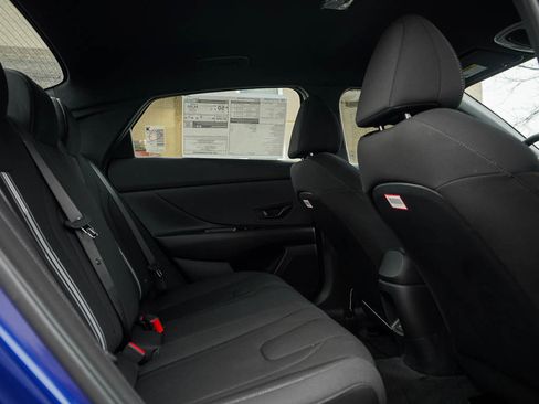 New 2025 Hyundai Elantra SEL image 11