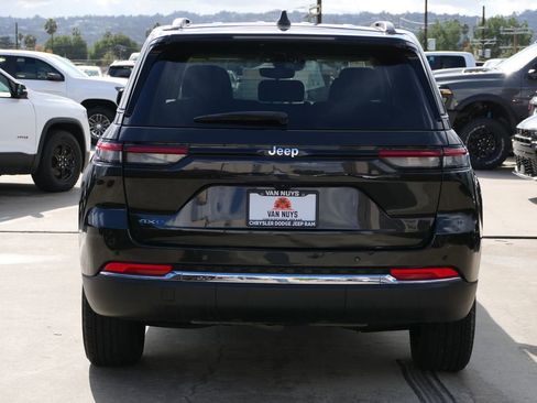 Used 2023 Jeep Grand Cherokee 4WD 4xe image 4