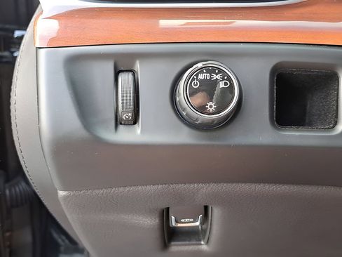 Used 2019 Cadillac Escalade Premium Luxury image 29