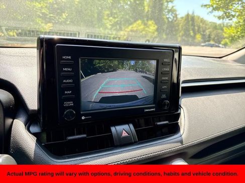 Used 2021 Toyota RAV4 XLE AWD/4WD image 17