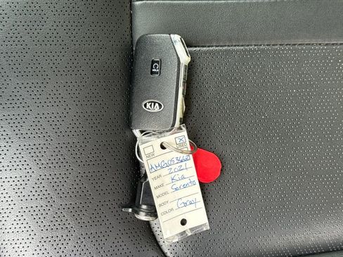 Used 2021 Kia Sorento S image 29
