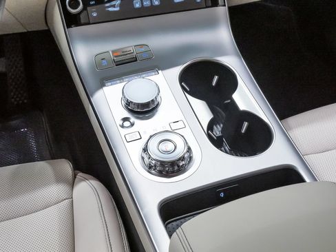 Certified 2026 Genesis GV70 2.5T Select AWD/4WD image 19