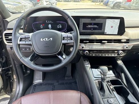Used 2024 Kia Telluride EX w/ EX Captain's Chair Package AWD/4WD image 18