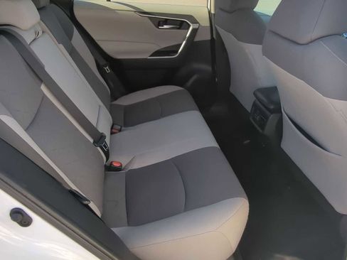 Used 2022 Toyota RAV4 XLE image 21
