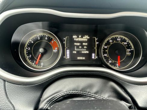 Used 2017 Jeep Cherokee Latitude w/ Comfort & Sound Group image 11