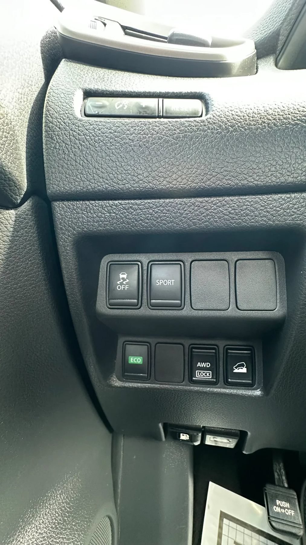 Used 2016 Nissan Rogue SV AWD/4WD image 18