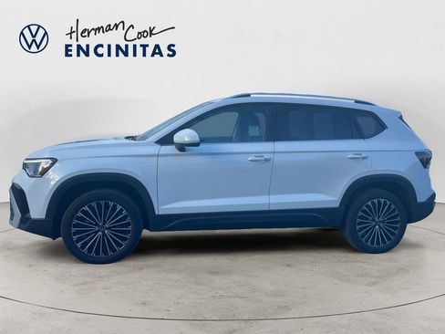 Certified 2025 Volkswagen Taos SE image 2