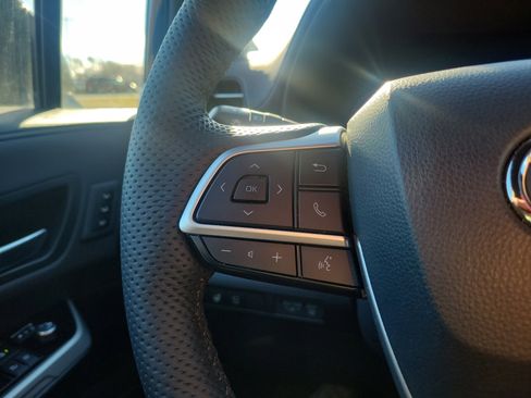 Used 2025 Toyota Sienna Platinum image 20