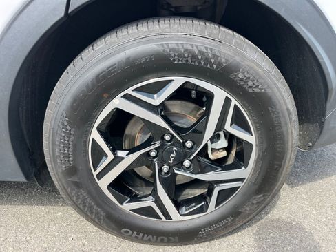 Used 2025 Kia Sportage LX FWD image 29