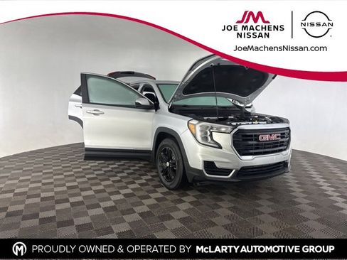 Used 2022 GMC Terrain SLE image 12