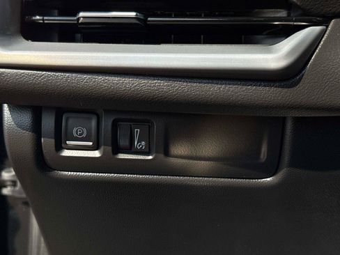 Used 2025 Cadillac XT4 Premium Luxury FWD image 32