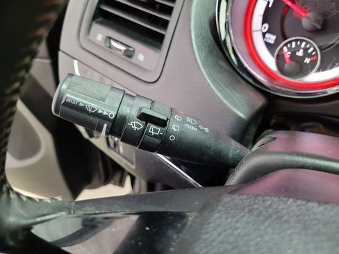 Used 2019 Dodge Grand Caravan SE image 40