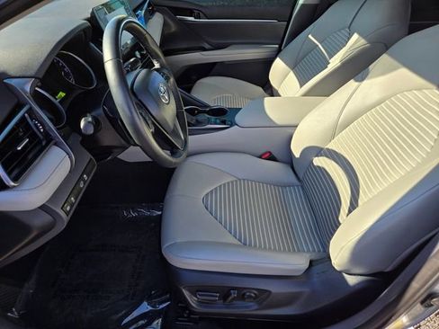 Certified 2023 Toyota Camry SE image 9