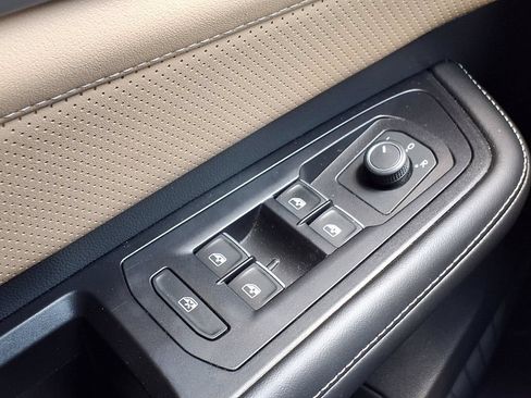 Used 2024 Volkswagen Atlas Cross Sport SE FWD image 20
