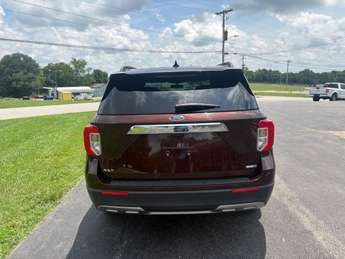 Used 2020 Ford Explorer XLT w/ Equipment Group 202A AWD/4WD image 3
