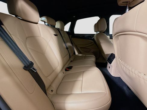 Used 2023 Porsche Macan Base image 26