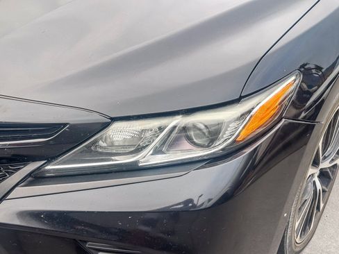 Certified 2020 Toyota Camry SE image 9