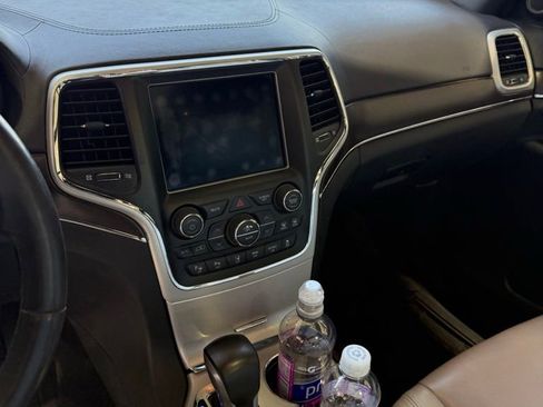 Used 2018 Jeep Grand Cherokee Limited image 10