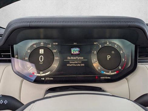 New 2025 Land Rover Range Rover Long Wheelbase SE image 11