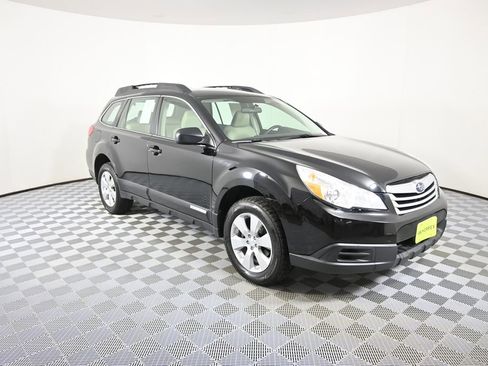 Used 2010 Subaru Outback 2.5i image 9