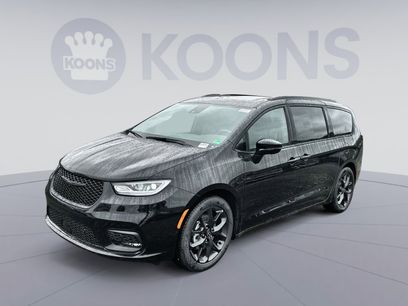 New 2026 Chrysler Pacifica Limited w/ S Appearance Package
