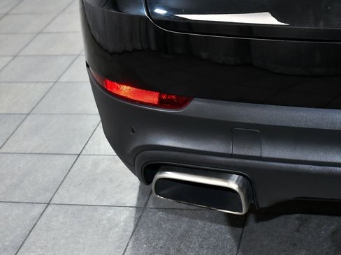 Used 2020 Porsche Cayenne E-Hybrid image 82