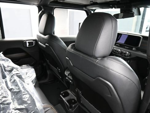 Used 2024 Jeep Gladiator Sport w/ Premium Package image 41