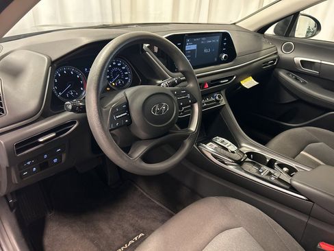 Used 2022 Hyundai Sonata SE image 3