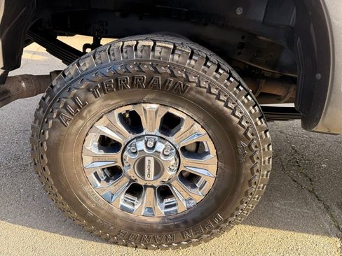 Used 2018 Ford F250 Lariat w/ Chrome Package image 9