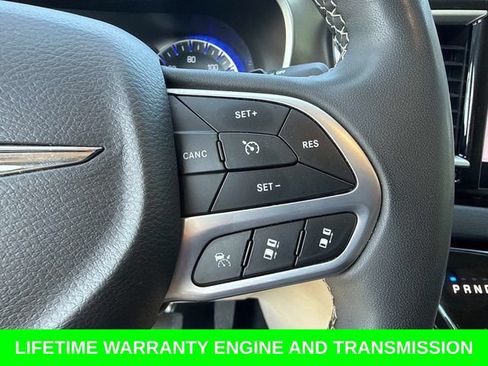 Used 2024 Chrysler Pacifica Touring-L FWD image 31