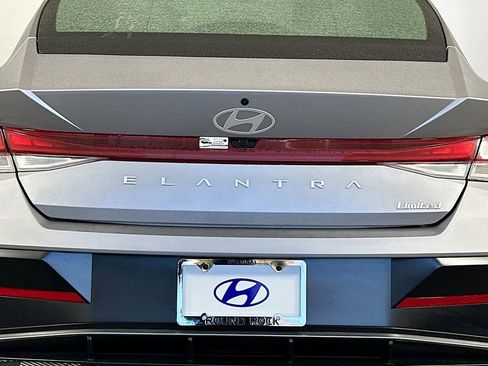 New 2025 Hyundai Elantra Limited image 21