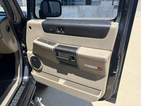 Used 2004 HUMMER H2 w/ Preferred Equipment Group AWD/4WD image 26